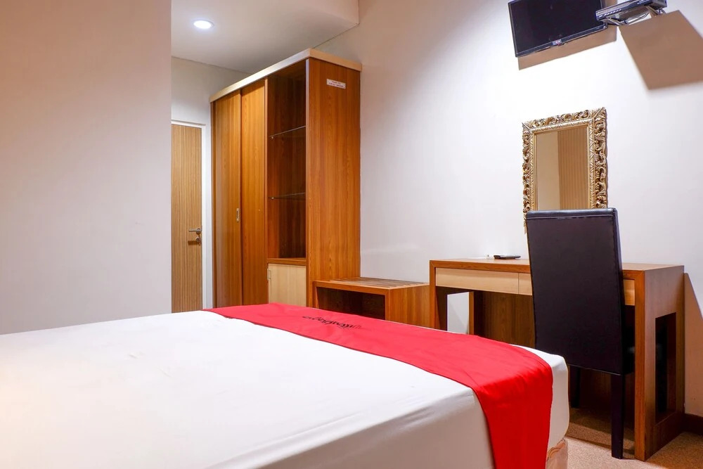 RedDoorz Plus near Mall Ciputra Semarang
