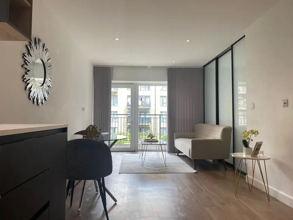 Sunny Gardens 3-bed Apartment in London
