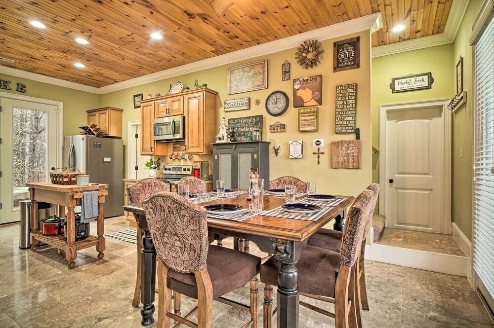 Dog-friendly Family Home Steps to Norris Lake