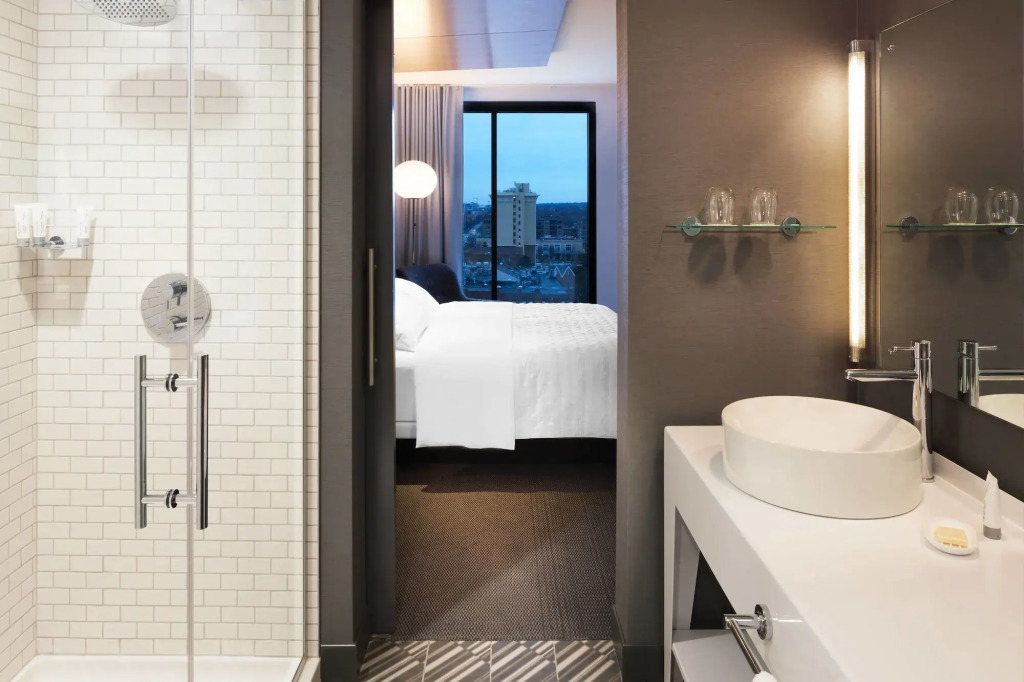 Le Meridien Columbus, The Joseph
