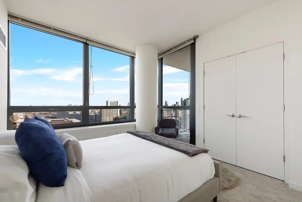 West Loop Luxe 2BR Balcony Skyline Views