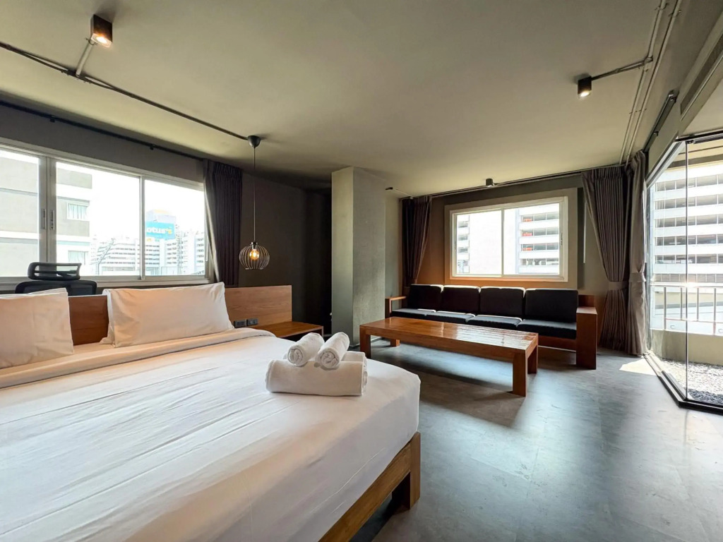 Centric Place Hotel