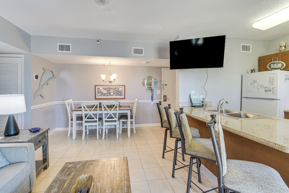 Gulf Highlands Getaway w/ 6 Pools & Beach Access