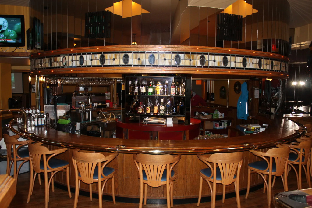 James Bay Inn Hotel, Suites & Cottage