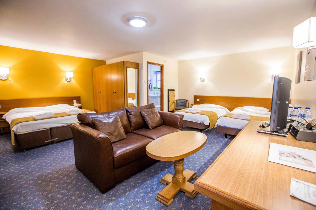 Tollgate Hotel & Leisure