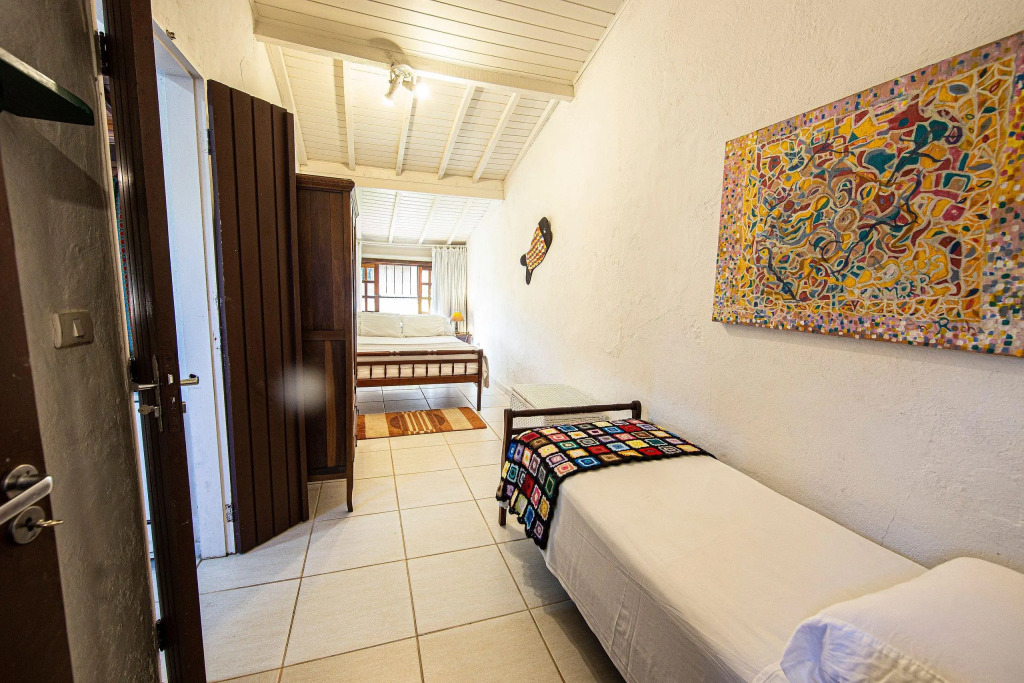 Casa Com Piscina A 100 M. De Camburizinho