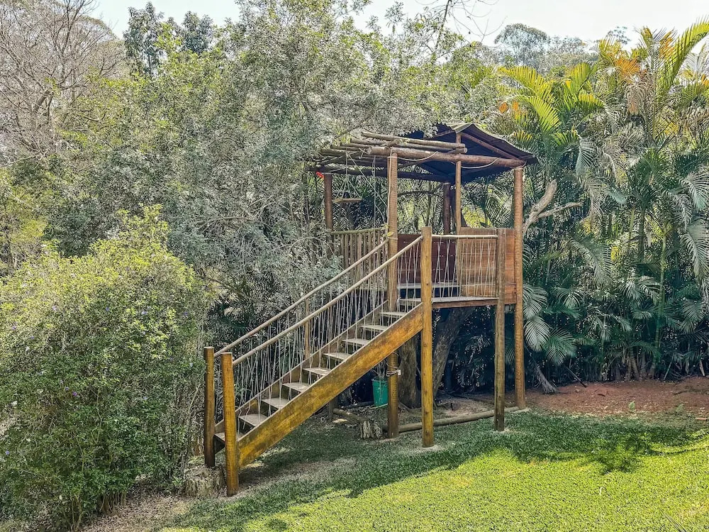 Casa térrea com piscina e cozinha de cinema | Granja Viana