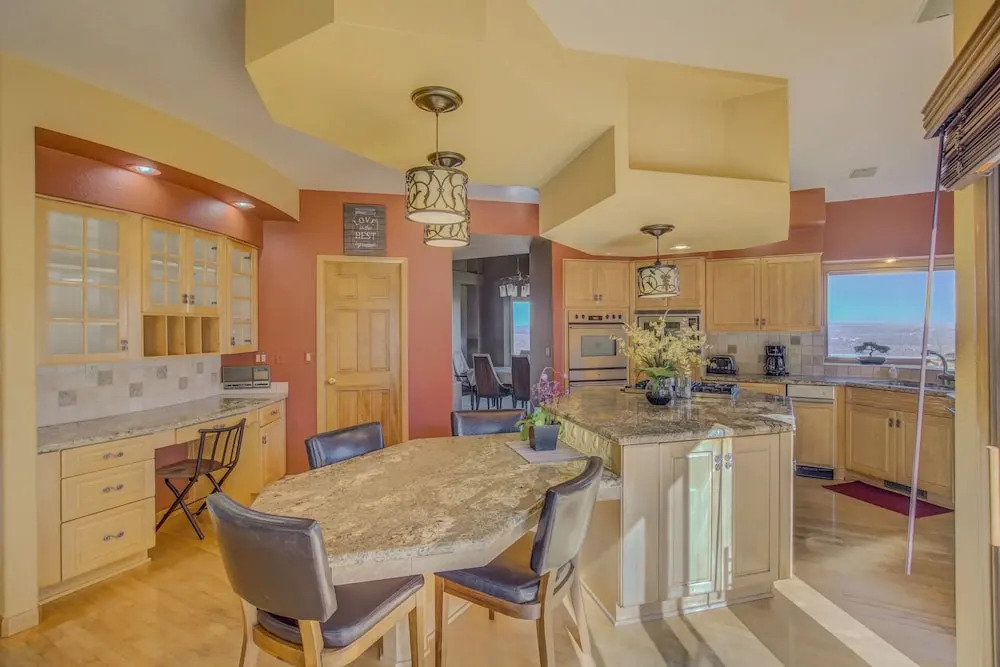 Skyway-extravagant & Luxury Views W/deck & Bar