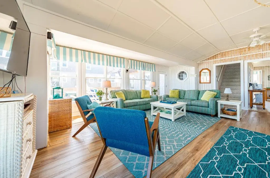 York - Duck, Carolina Dunes, Oceanfront, Ocean View, Hot Tub, Large Decks, Pets OK