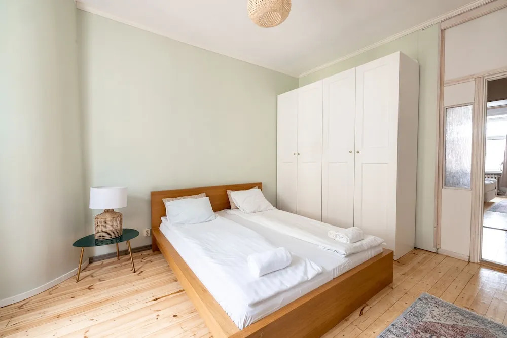 2ndhomes Bright 125m2 4BR Center Apt