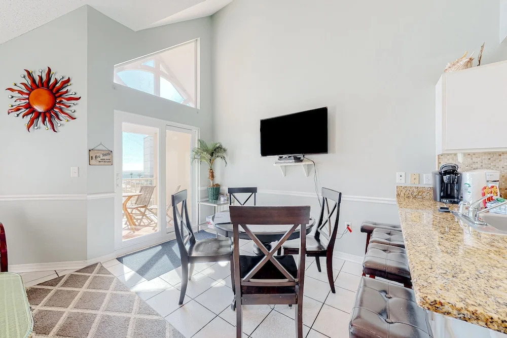 Direct Gulf Front Condo with Resort Pools with Hot Tubs - Steps to Beach