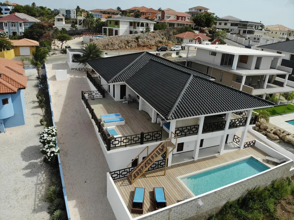 Beautiful Villa with pool near the beach for groups