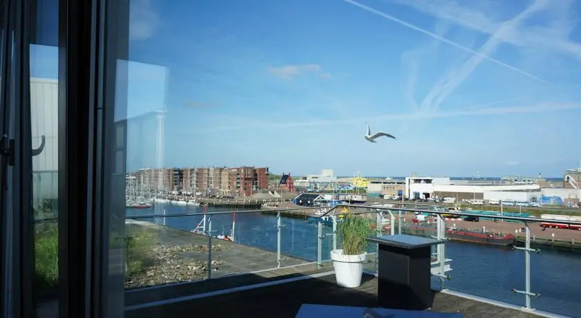 Short Stay Harbour Loft