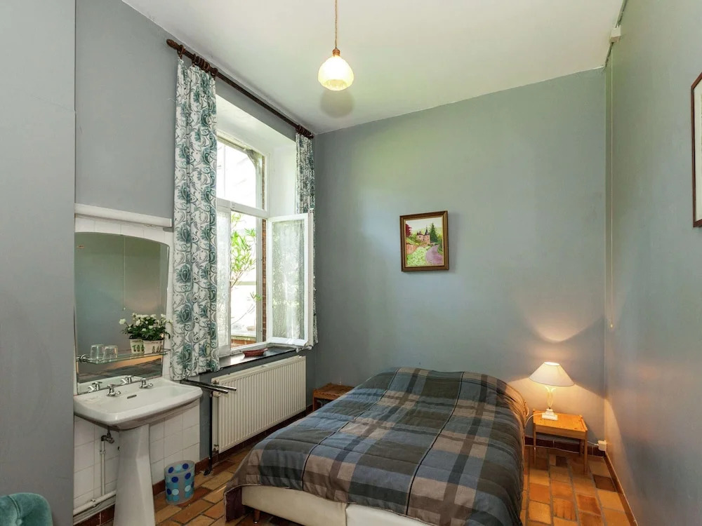 Spacious Holiday Home With Garden