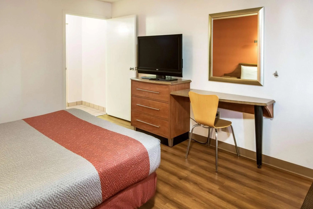 Motel 6-Dayton, OH - Englewood
