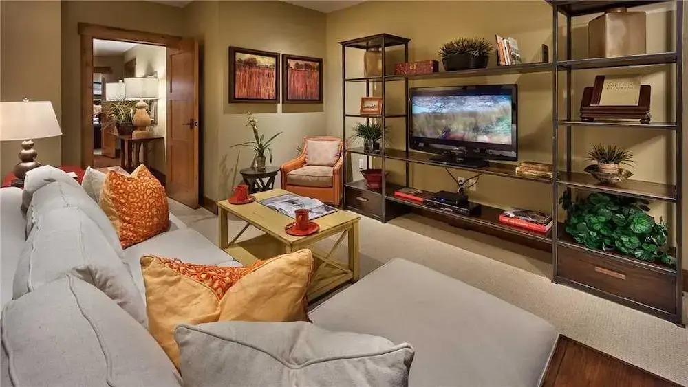 Sunshine Mountain 402 4 BedroomCondo By Moving Mountains