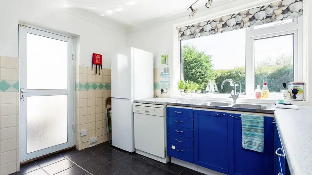 Woodstock in Poole With 2 Bedrooms and 1 Bathrooms