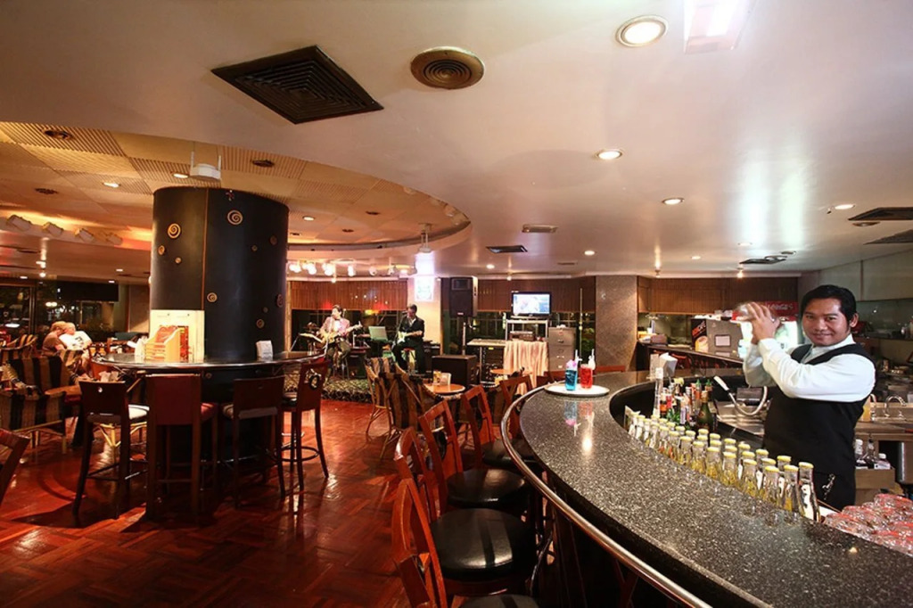 Narai Hotel (SHA Extra Plus)