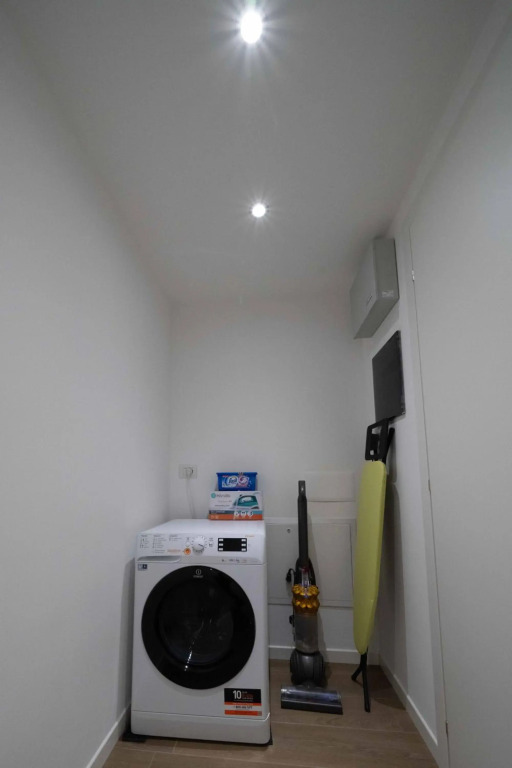 Amazing BRAND NEW 2 room upper scale with condo GYM close to metro