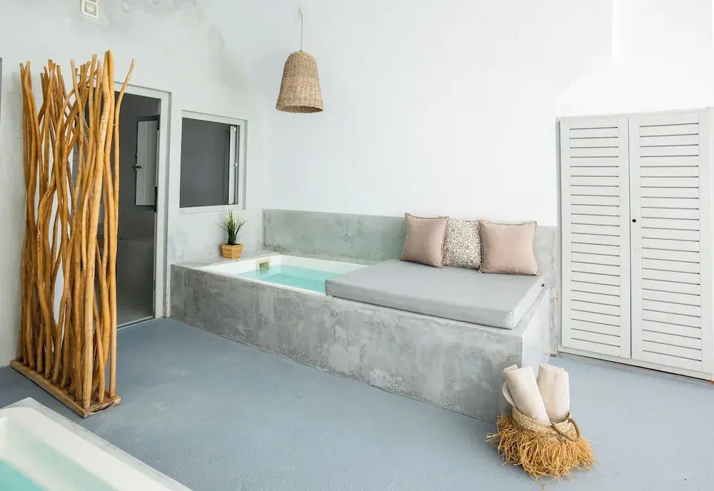 Cliff Aura Suites