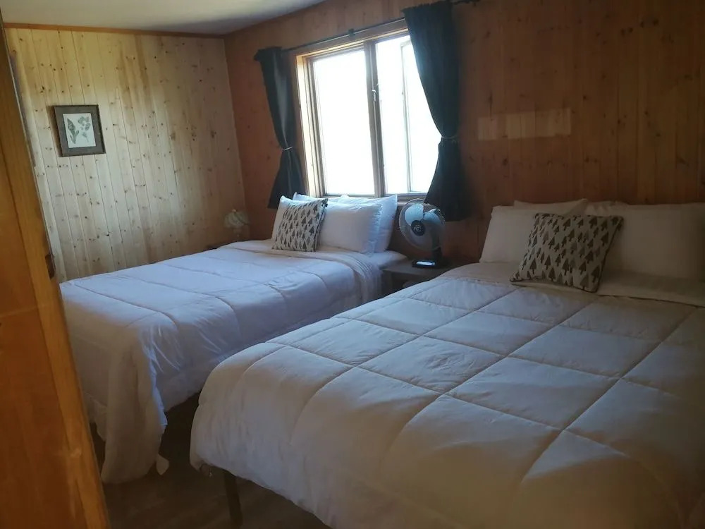 Knotty Pine Cottages, Suites & Motel Rooms