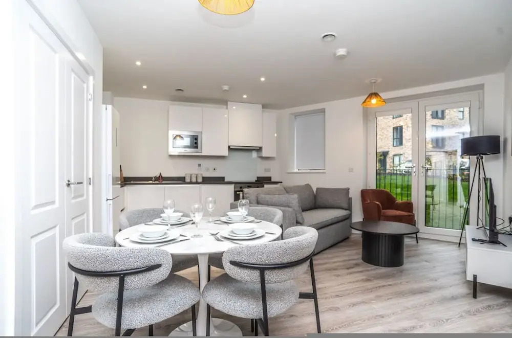 Belgrave Village | Central Apartment