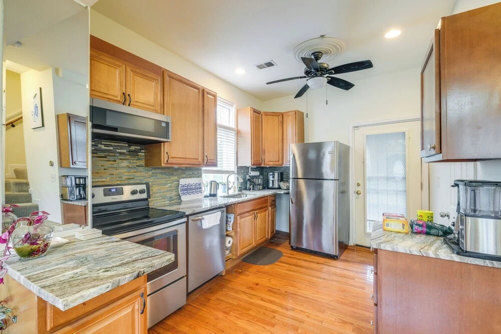 5 Mi to US Capitol: Washington DC Townhome