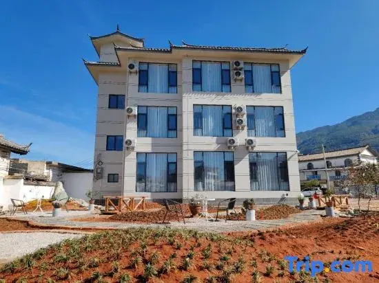 Half Moon Bay Inn (Lijiang Sanyi International Airport Store)