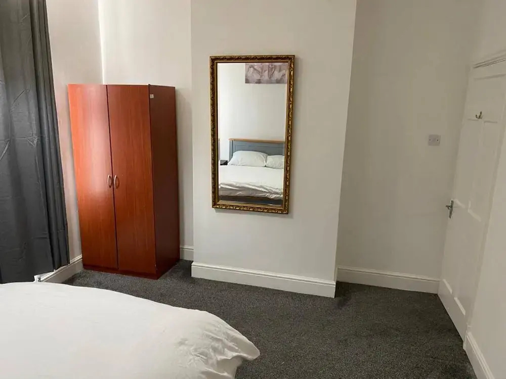 Cosy 2-bed House - Sleeps 4, Garden & Pet-friendly