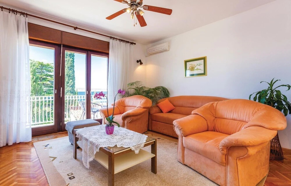 Gorgeous Home In Selce With House Sea View