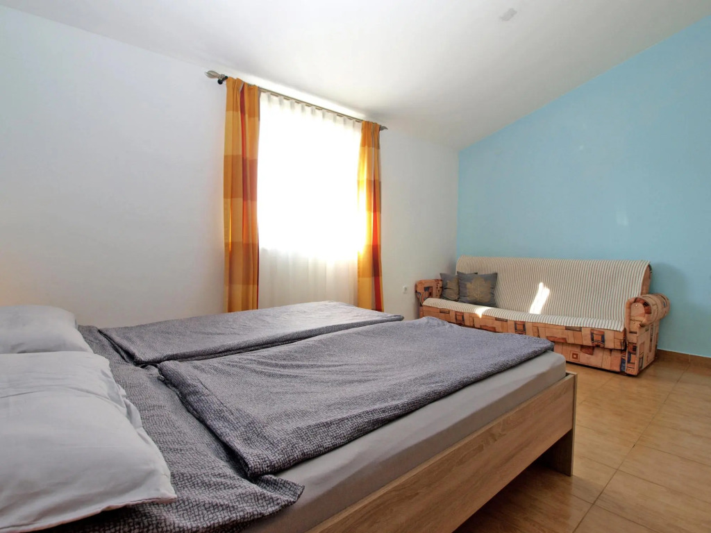 Apartment 1800