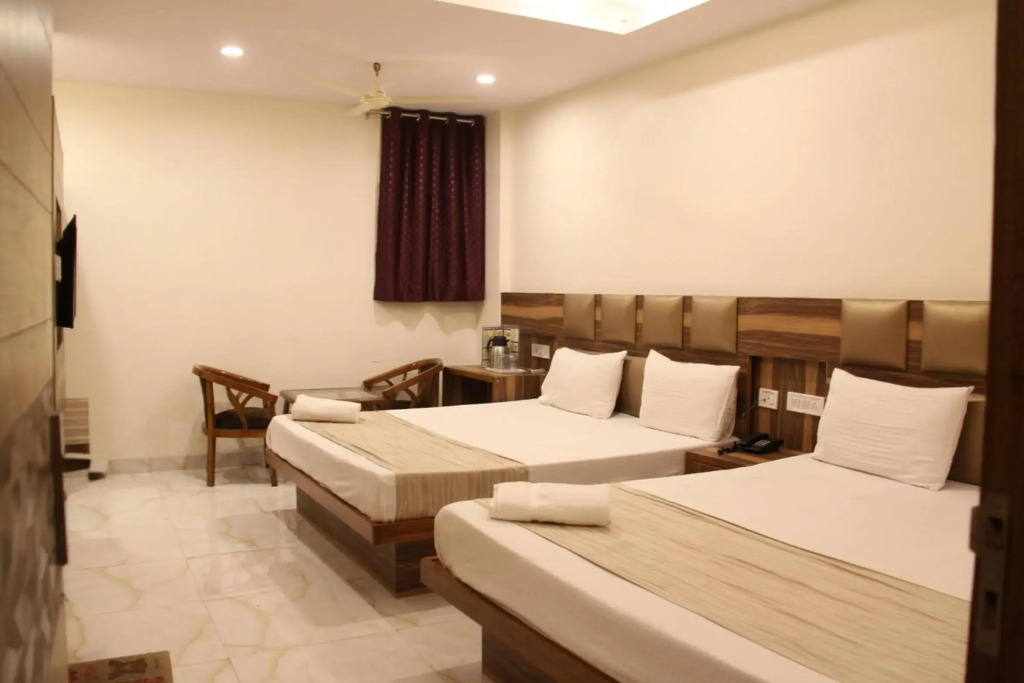 Hotel Golden Oasis - 5 Minute Walk from New Delhi Railway Station