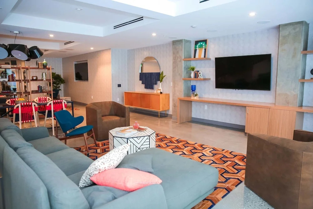 Fully Furnished Suites near Little Tokyo