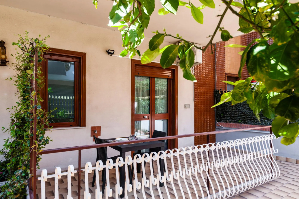 GuestHost - Lemon Tree Apartments - Casa Blu & Casa Arancione