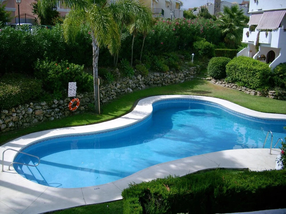 Apartment With In Estepona With Pool Access And Furnished