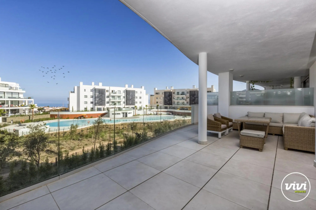 Deco in Fuengirola with 2 bedrooms and 2 bathrooms