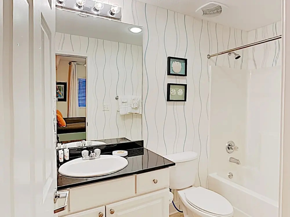 Gulf-view Coastal Elegance W/ Pool & Hot Tub 3 Bedroom Condo