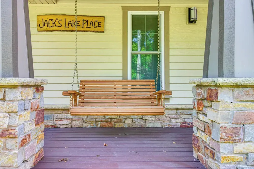Villa on Lake Darling: Fire Pit, Deck & BBQ