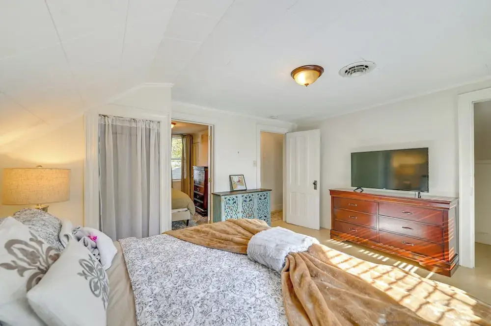 Saratoga Springs Home Near Downtown & Casino