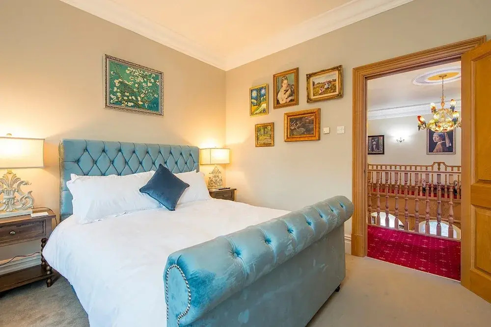 Holiday Home in Llangunnor With Pool, No Deposit