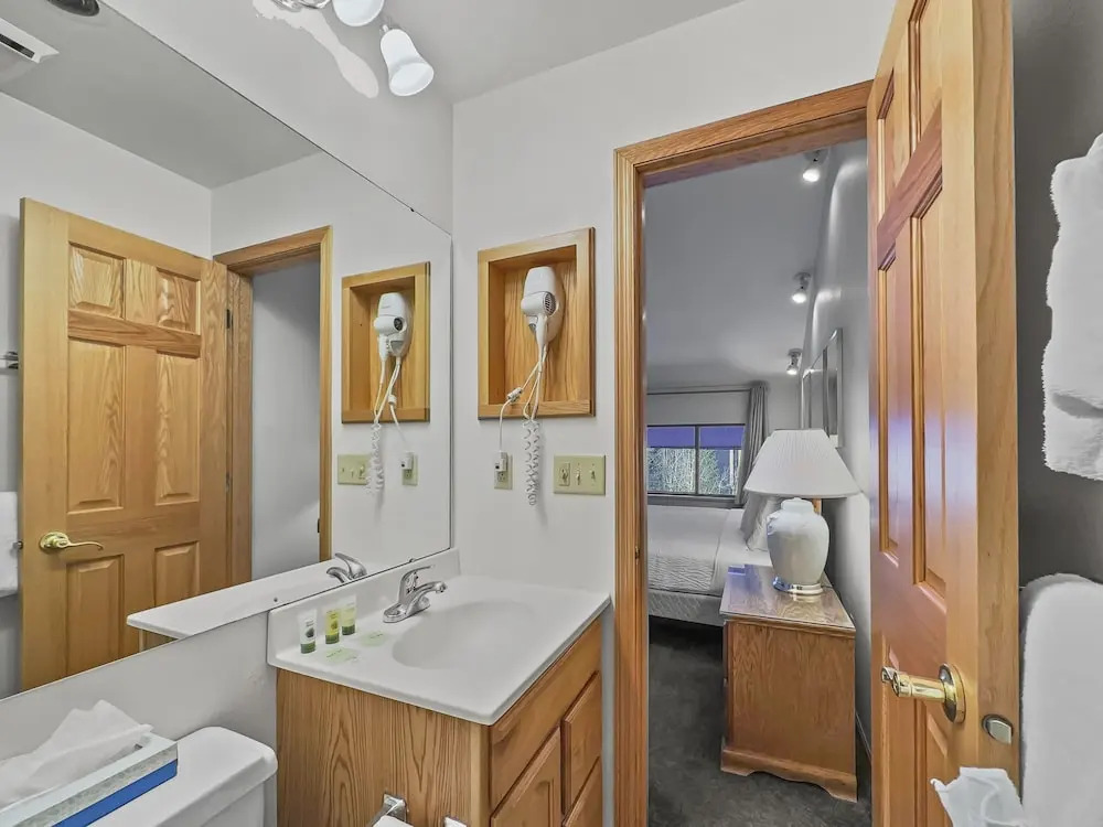 Cj404 Copper Junction 3 Bedroom Condo by RedAwning