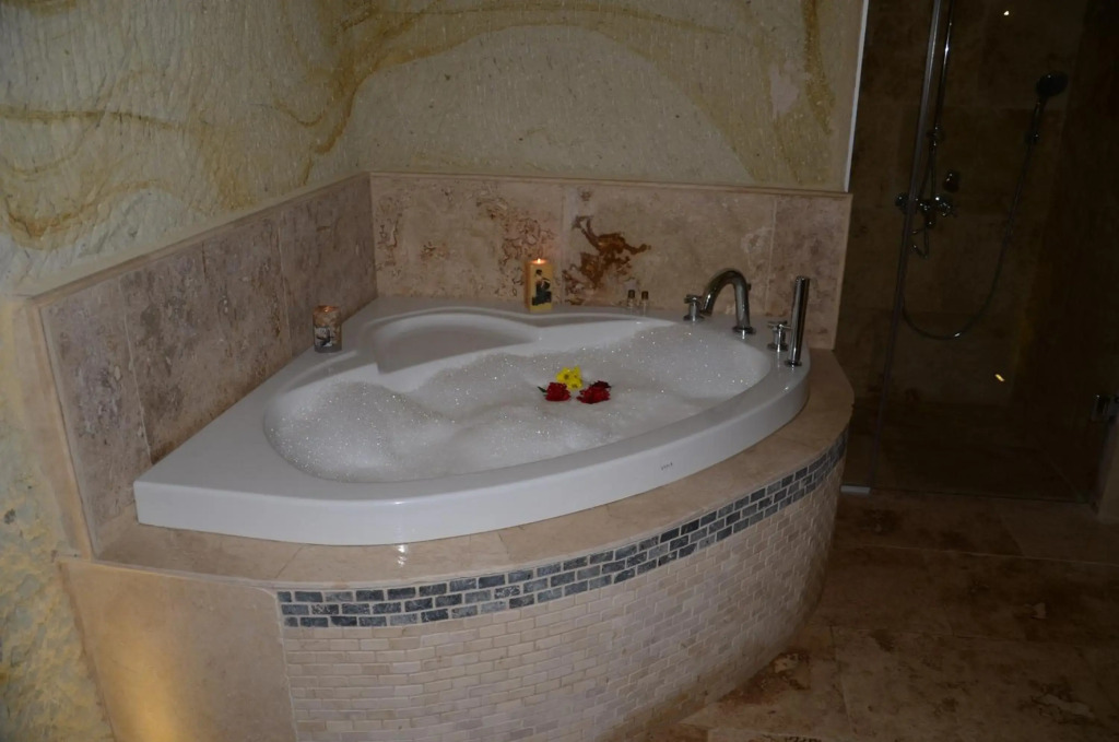 Golden Cave Suites