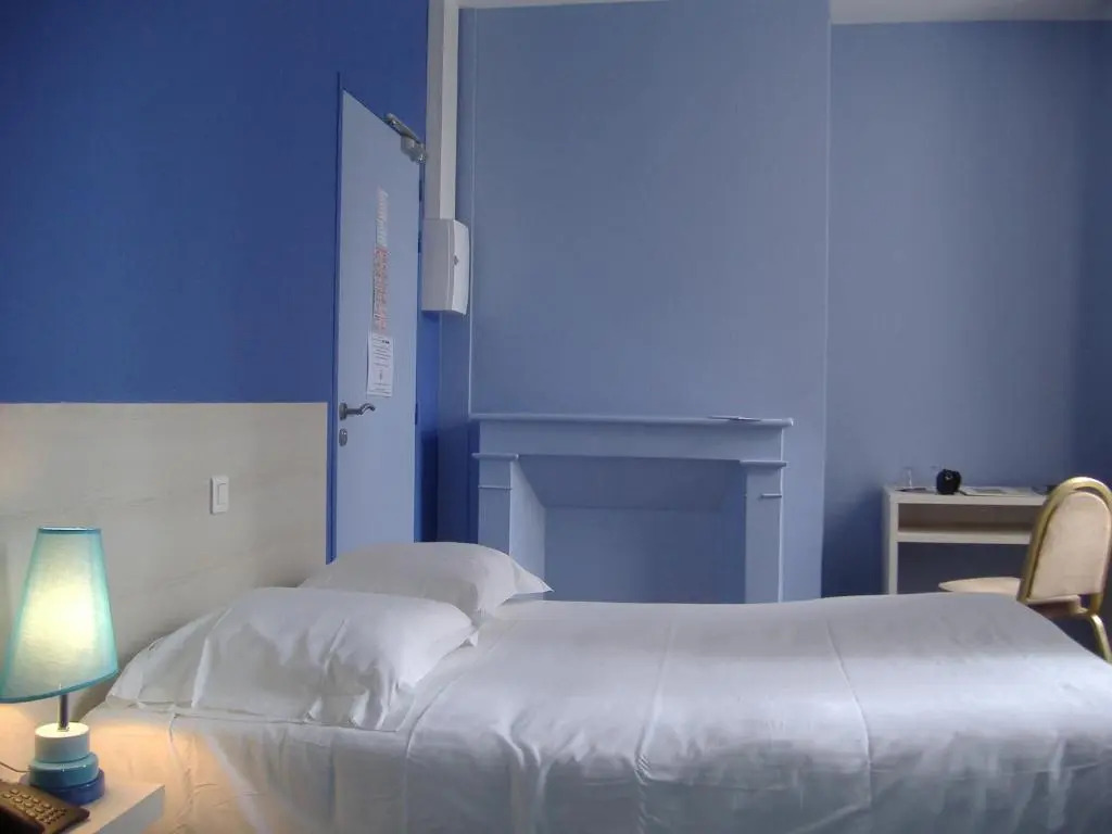 Brit Hotel Du Dauphin LAigle