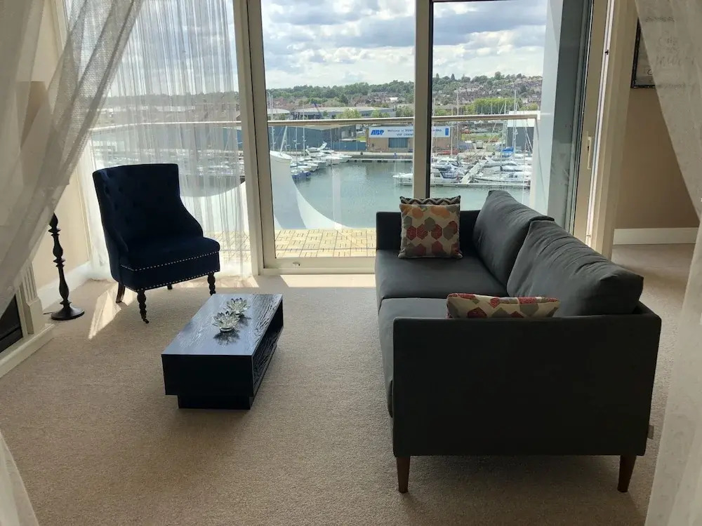 2 Bed 2 Bath Waterfront Views Parking 4th Flr