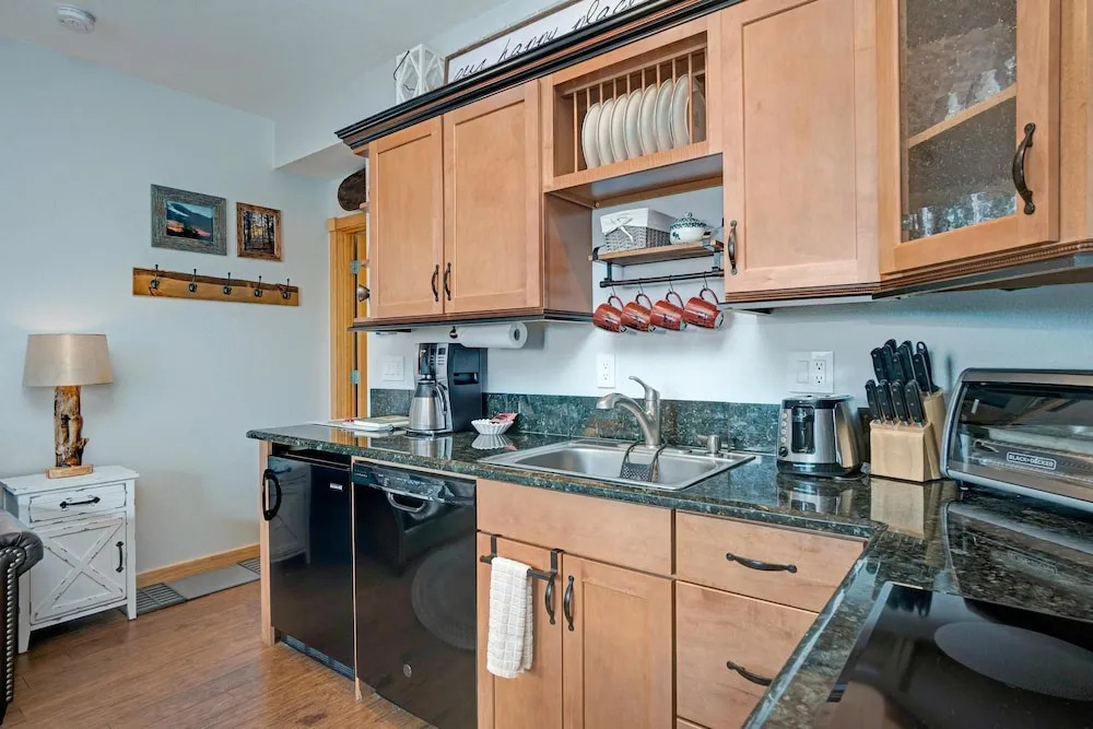 Emerald Mountain 28C 1 Bedroom 1 Bathroom Condo