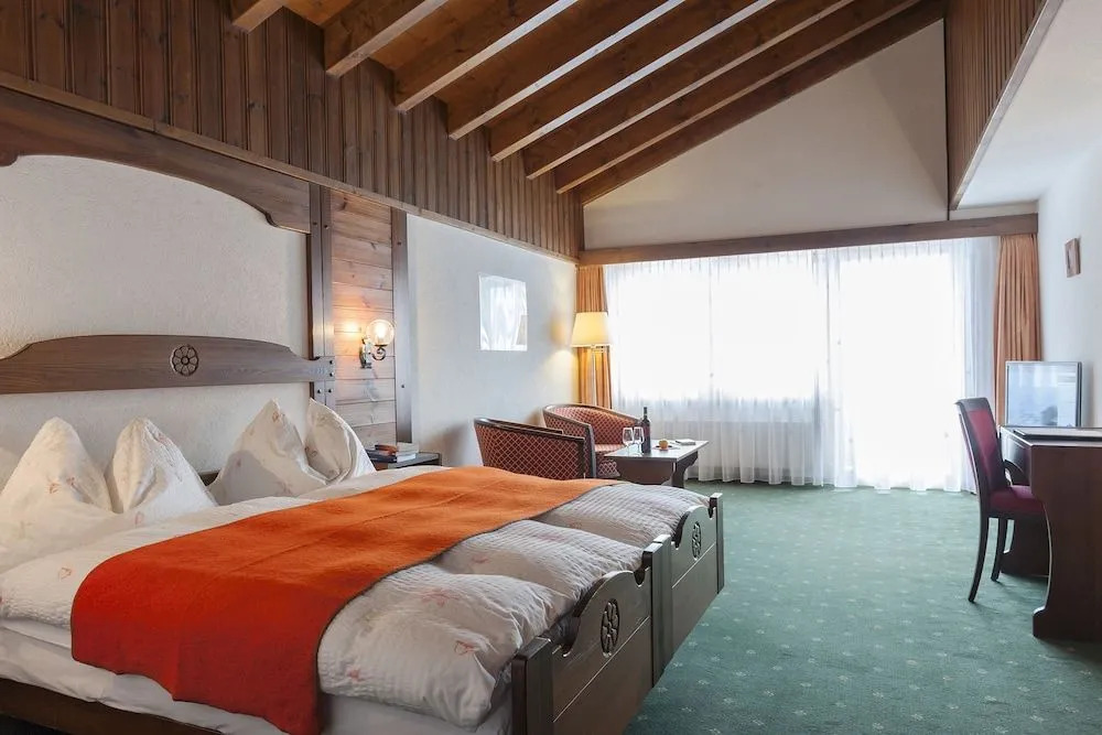 BaseCamp Hotel