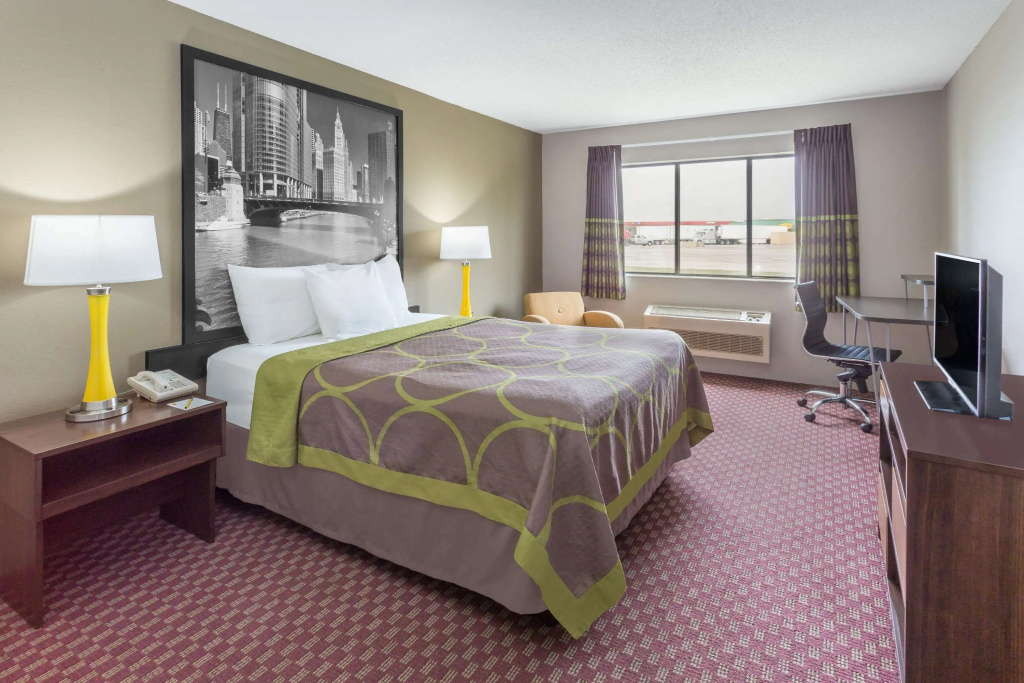 Super 8 by Wyndham Hebron Lowell Area