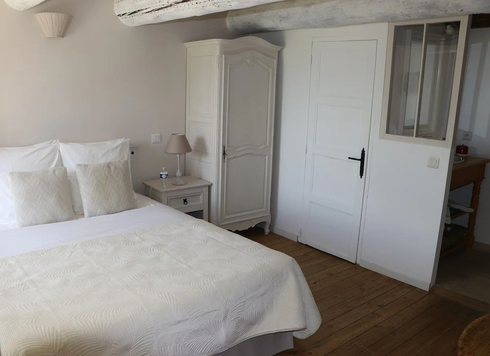 Le Mas des Cerisiers JACUZZI et SAUNA inclus pour tous les logements