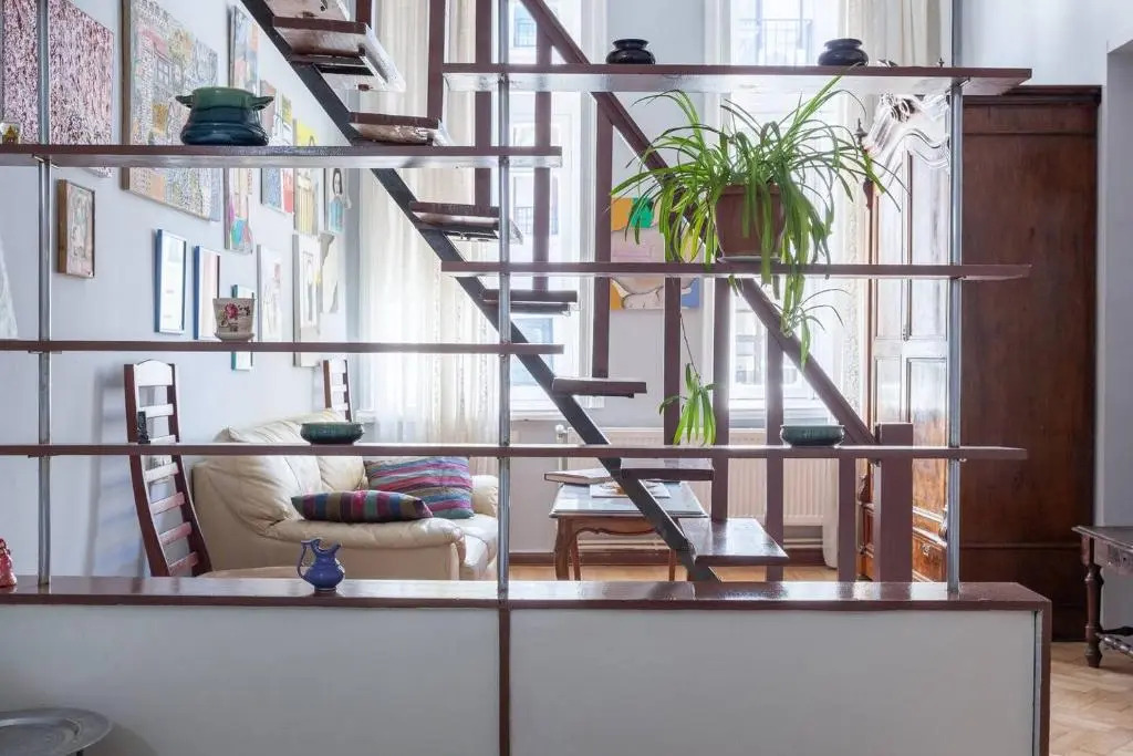 3BRDuplex w/ethnic interior?3min to Liberty Square