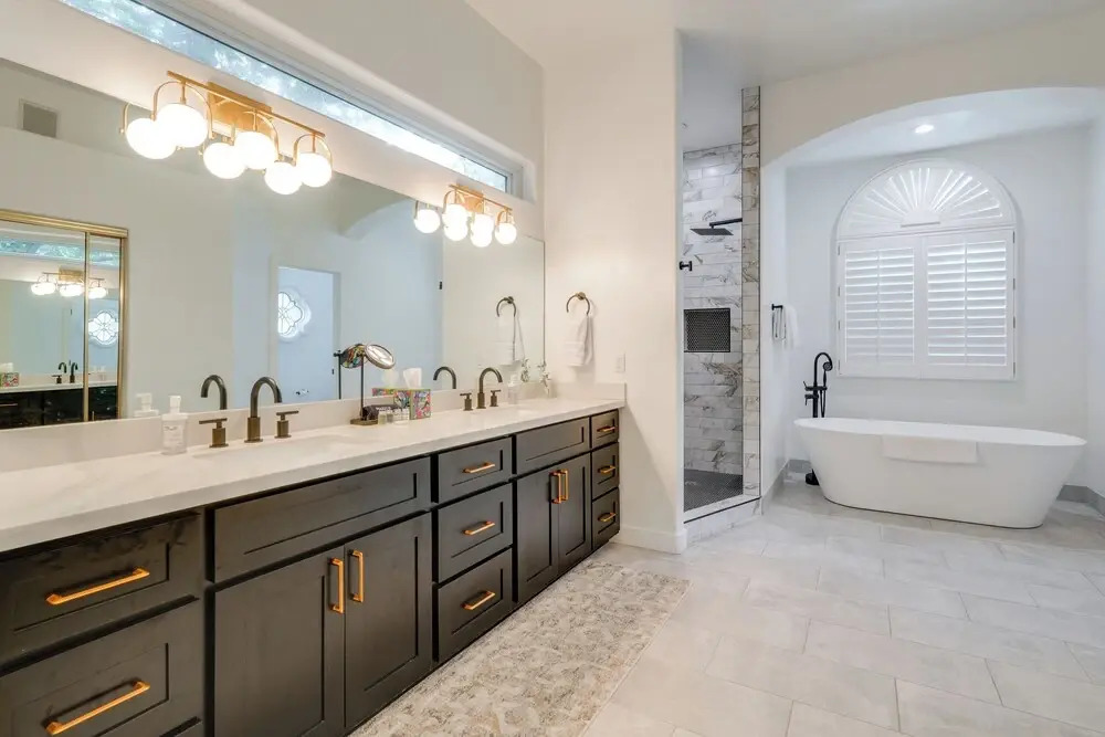 Pool Table, Putting Green: Luxury Oasis in Mesa